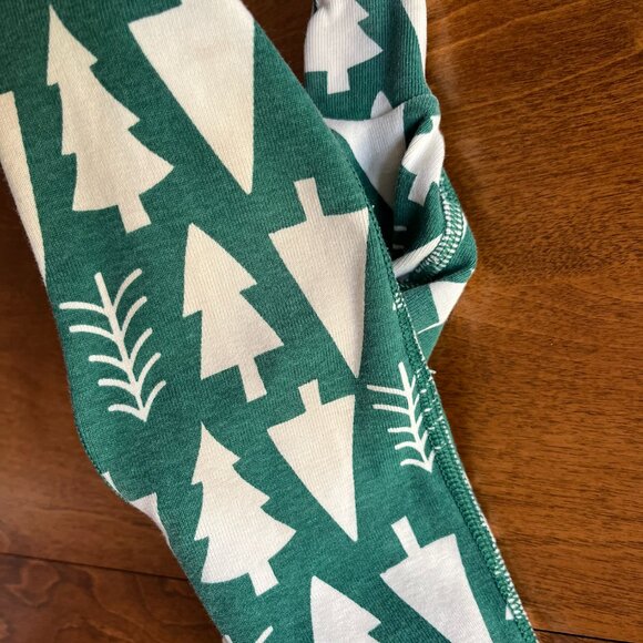 Hanna Andersson festive trees pajamas 60 - Picture 8 of 12